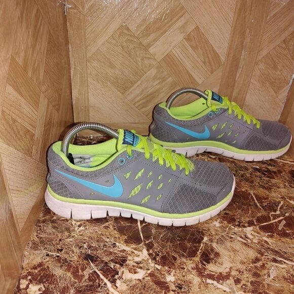 Nike women's Flex Run running shoes gray size 8.5. A198 - Picture 2 of 14